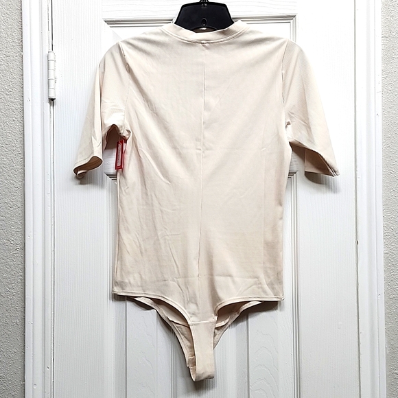 SPANX Ivory Short Sleeve Bodysuit, Size M - Picture 5 of 8